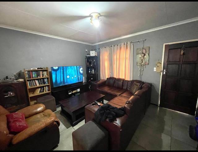 2 BEDROOM PROPERTY TO RENT IN DIE BULT